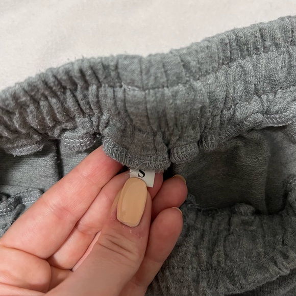 SHEIN GRAPHIC SHORTS - Picture 5 of 7